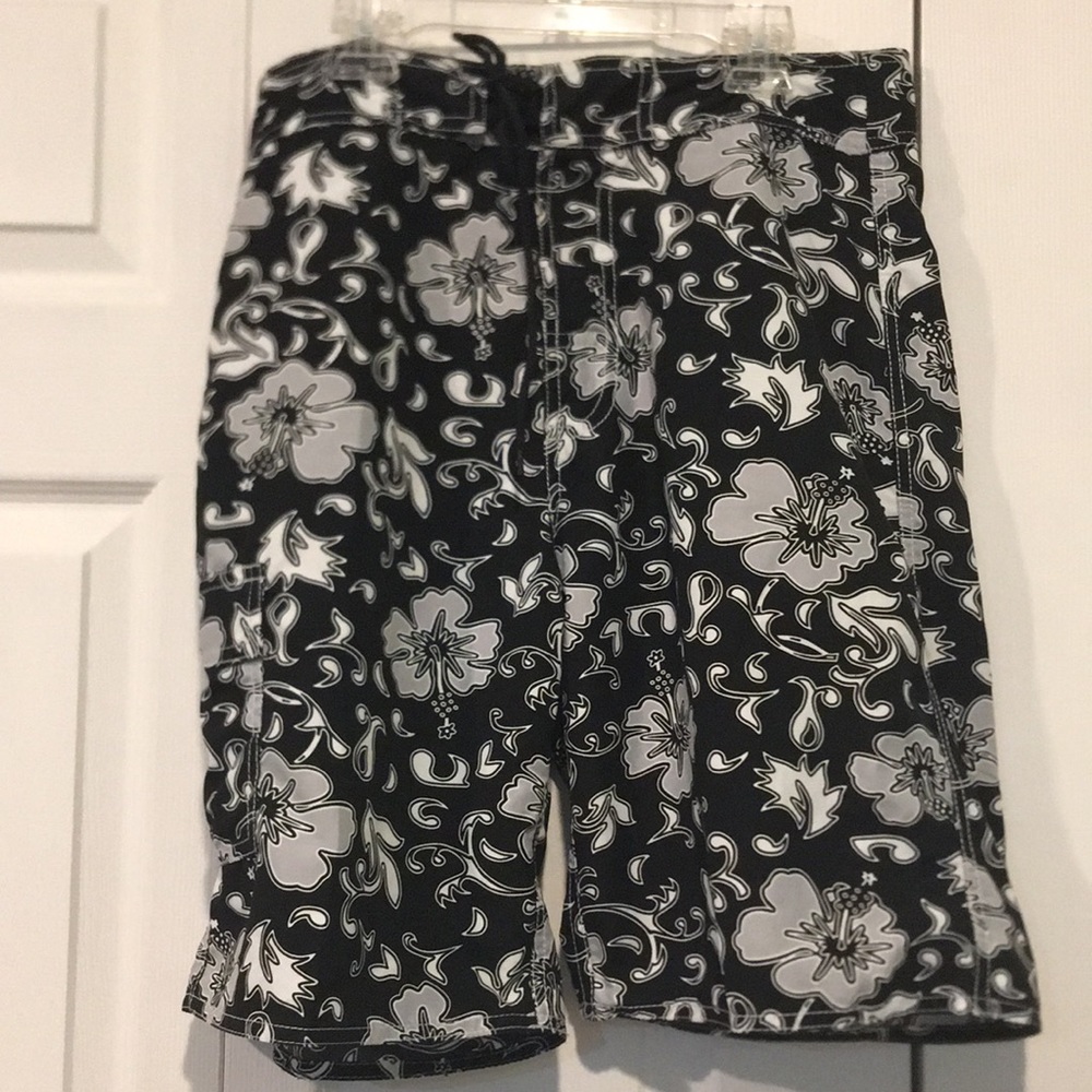 🍎 Men’s Rush Black and White Board Shorts -  32
